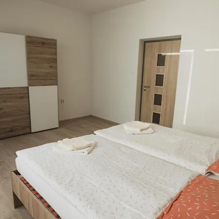 Private Spacious Modern With Free Parking *